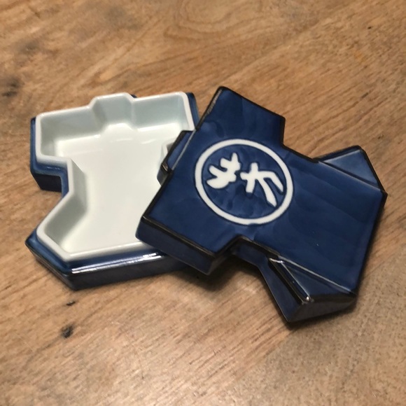 Asian trinket box. - Picture 2 of 4